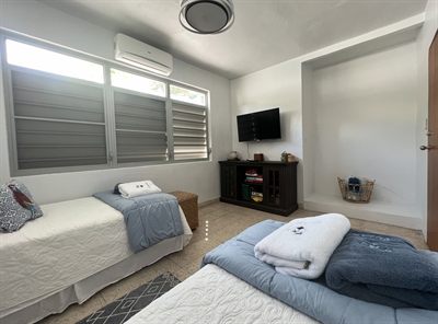 Twin room with two single beds, a television and a timber console